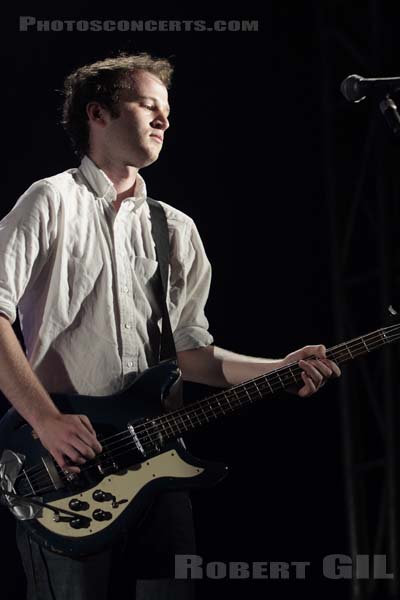 VAMPIRE WEEKEND - 2008-07-04 - PARIS - Hippodrome de Longchamp - Chris Baio